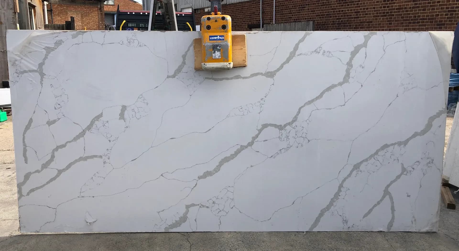 iStone Calacatta Gold